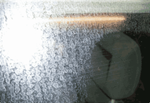 Tirar manchas de chuva ácida dos vidros
