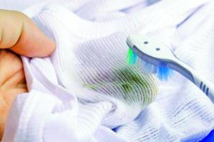 Como tirar manchas de graxa da roupa, móveis, estofados, tapetes e carpetes